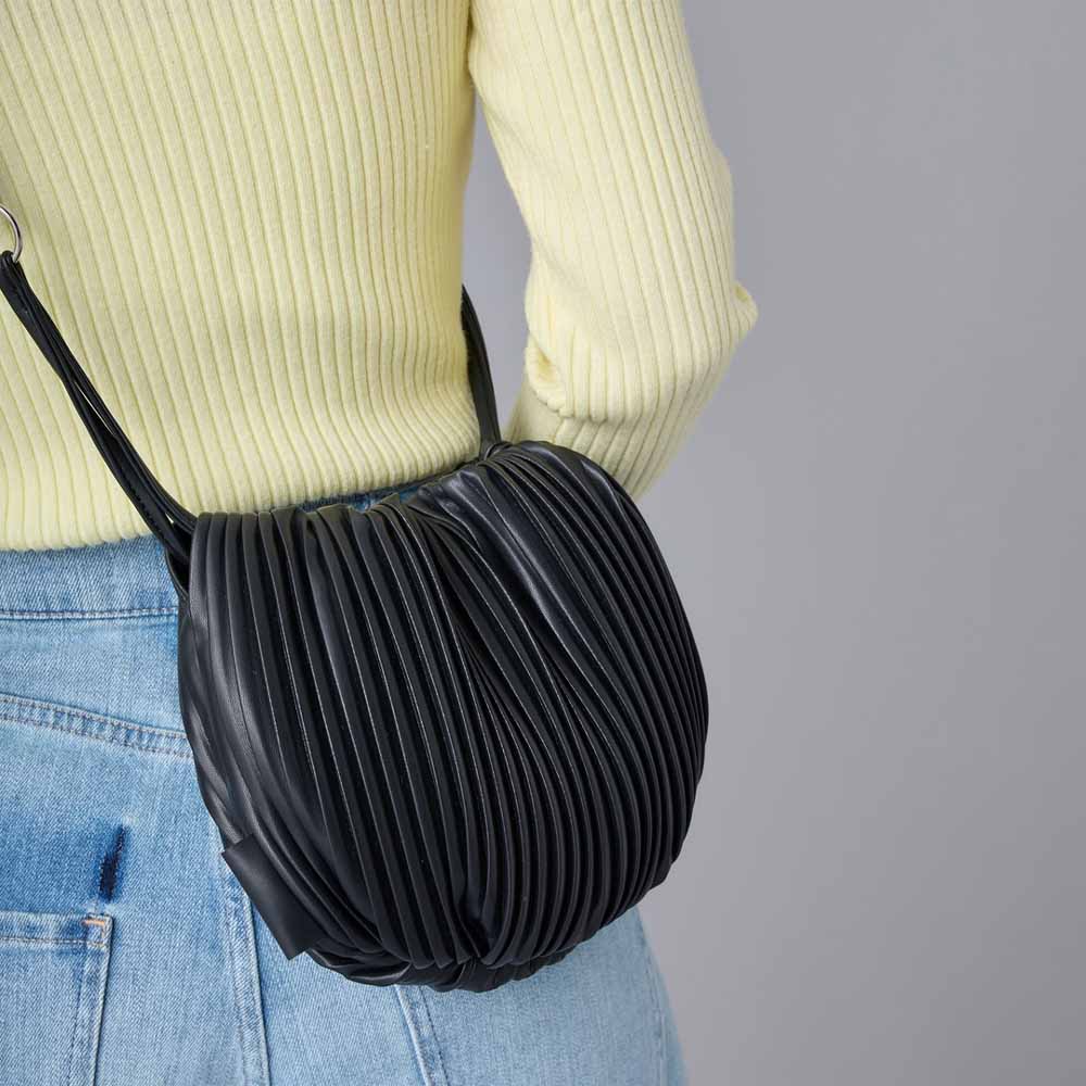 תיק צד מיני PLEATS שחור 0201 - Image 3