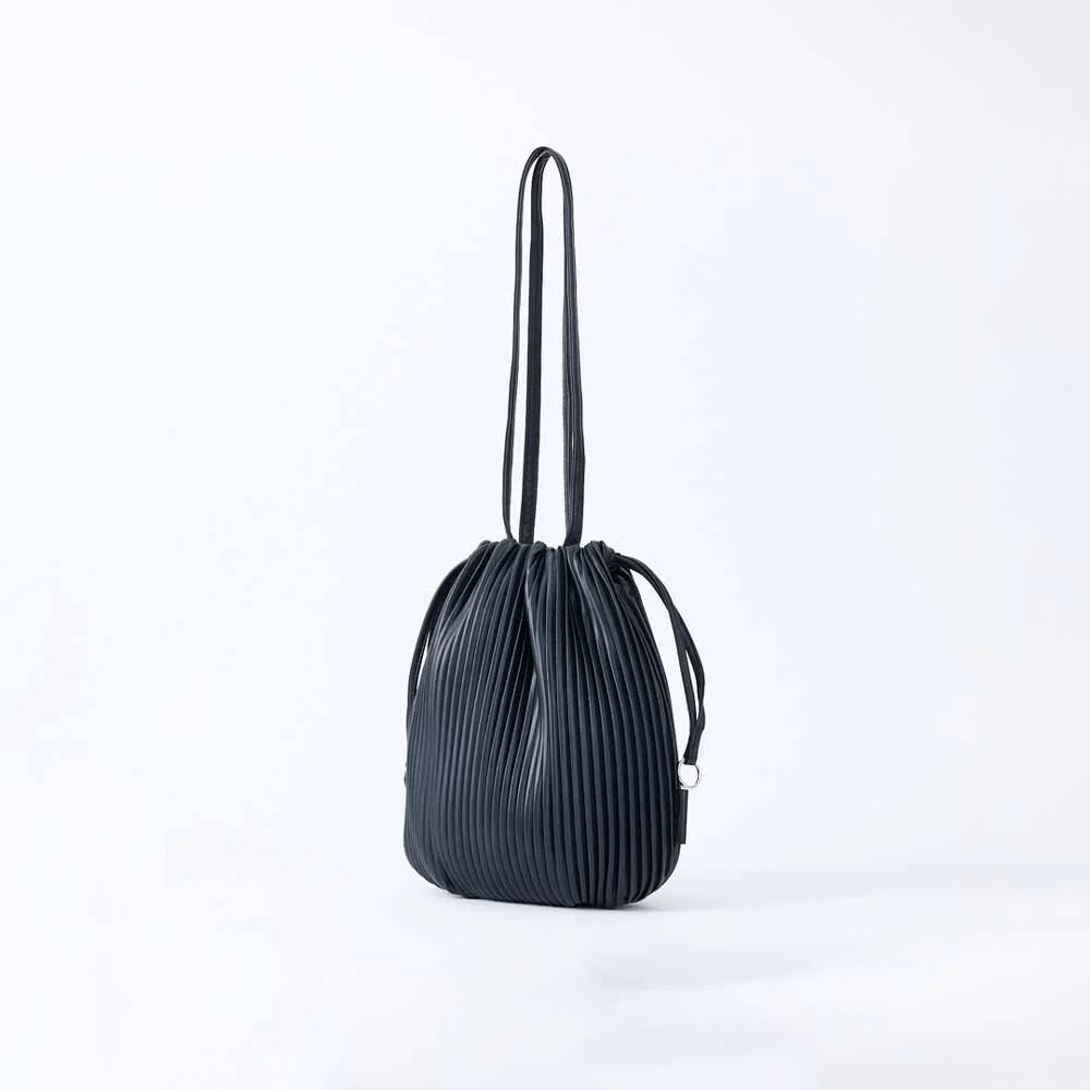 תיק צד TOTE PLEATS שחור 0202