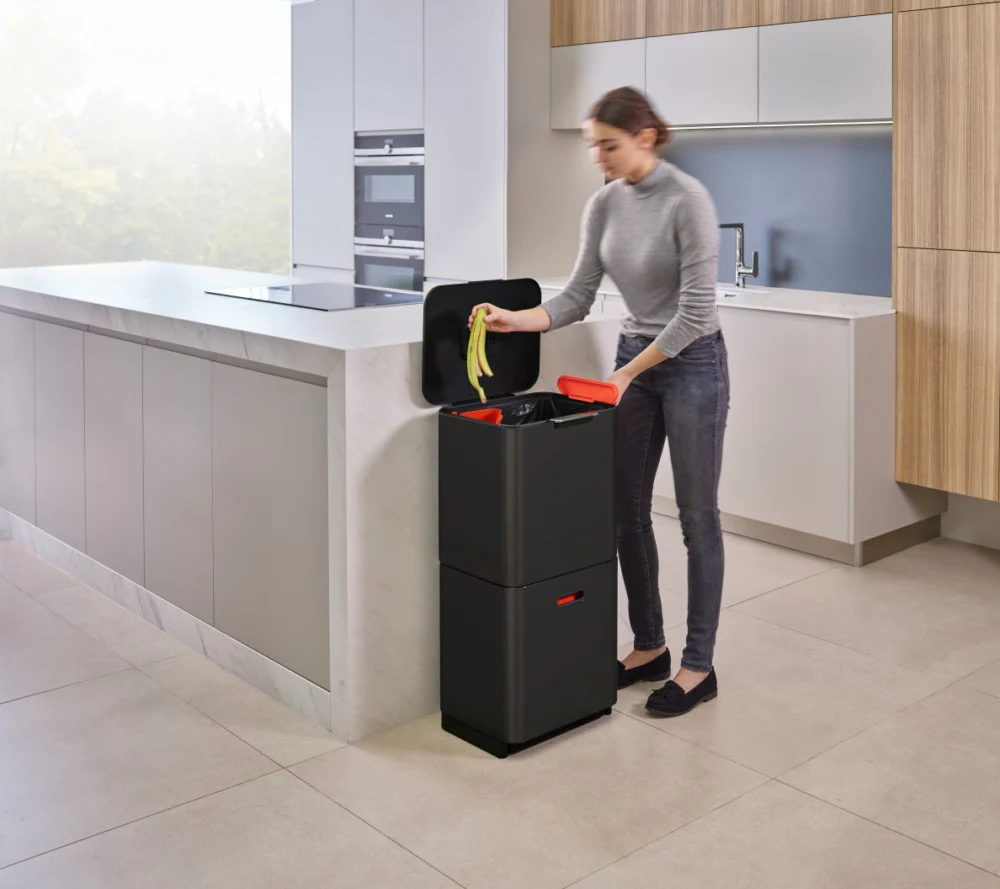 פח אשפה TOTEM שחור 60L - Image 2